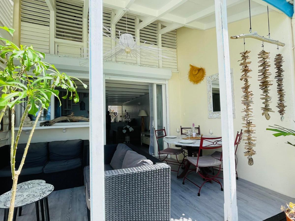 Blue Lagoon, Cottage Les Pieds Dans L Eau Terre-De-Haut Exterior photo